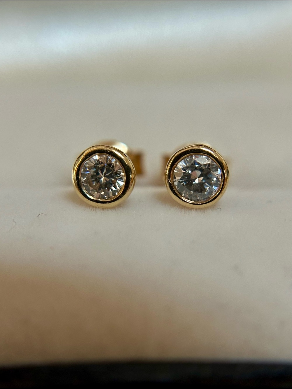 Solid 14K 585 Yellow Gold NATURAL Diamond Stud Earrings Round Cut Bezel Setting